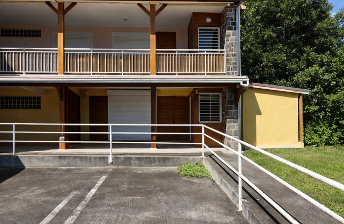 Bel appartement T3 avec terrasses et jardin   Petit-Bourg (Fontarabie)