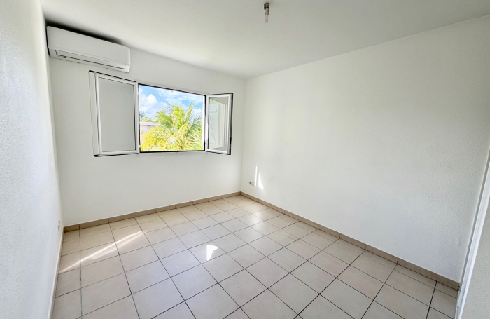 EN EXCLUSIVIT&Eacute;   Appartement T2 avec piscine dans r&eacute;sidence s&eacute;curis&eacute;e