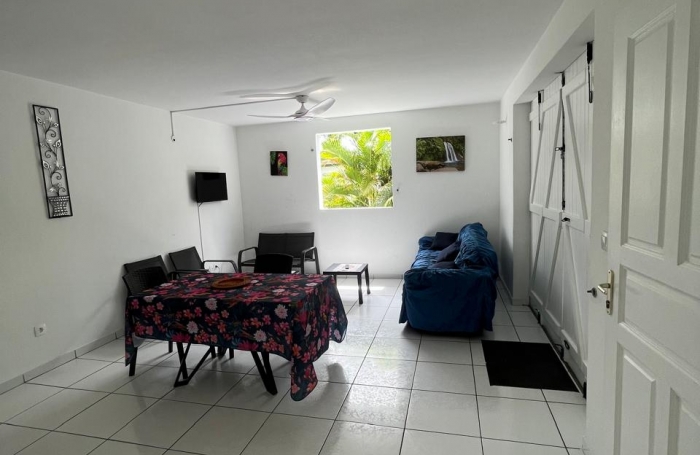 &Agrave; Louer - Deux Villas Meubl&eacute;es avec Piscine au Moule