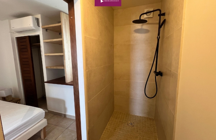 &Agrave; louer - T2 meubl&eacute; Vue mer   R&eacute;sidence s&eacute;curis&eacute;e &agrave; Petit-Bourg