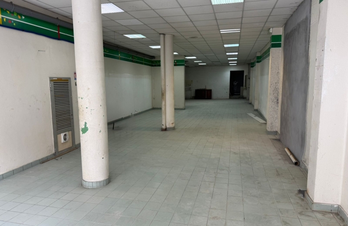 Local professionnel / commercial   175 m2 env.   Immeuble sur 3 niveaux   Rue du Docteur Cavre, Basse-Terre