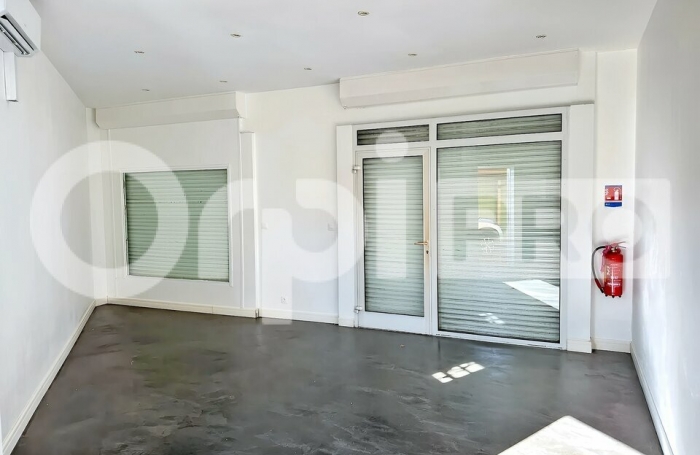 Local commercial Saint Fran&ccedil;ois, centre commercial les Arcades