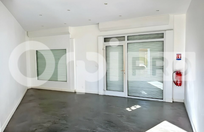 Local commercial Saint Fran&ccedil;ois, centre commercial les Arcades