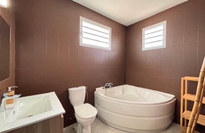 Six pi&egrave;ces avec piscine ! Avec votre agence Longfort Immobilier