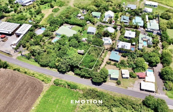 Terrain constructible de 640 m2 - SAINT FRAN&Ccedil;OIS