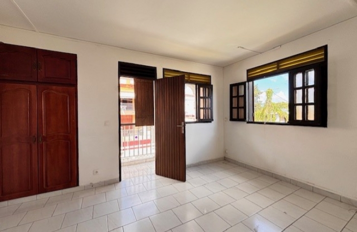 Local professionnel aux Abymes - LONGFORT IMMOBILIER