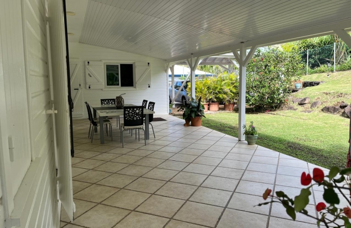 Trois-Rivi&egrave;res , dans un lotissement calme avec vue sur Les Saintes, Villa T5 avec terrasse