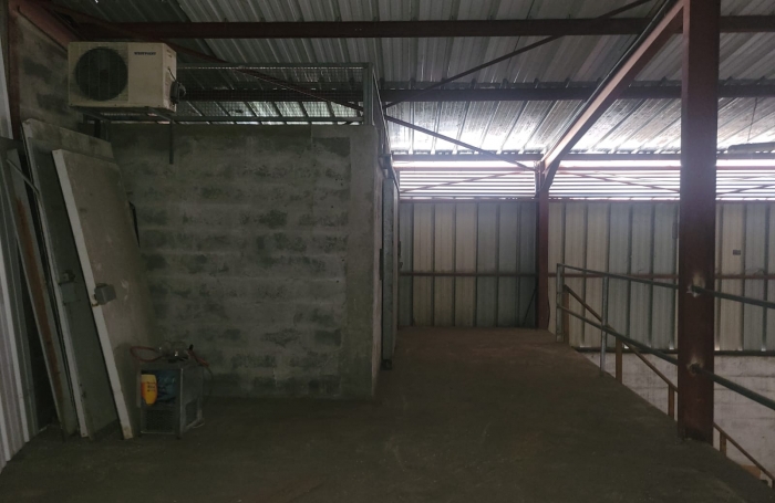 BAILLIF, local professionnel/commercial 350m2