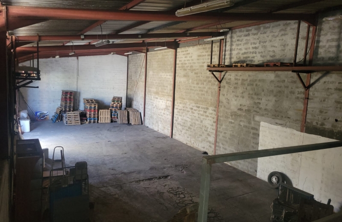 BAILLIF, local professionnel/commercial 350m2