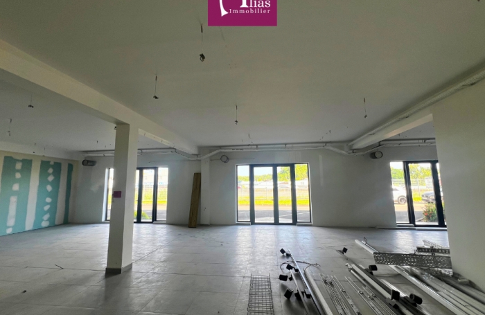 &Agrave; louer   Local commercial 118 m2 au RDC   Emplacement strat&eacute;gique Les Abymes