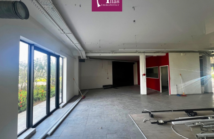 &Agrave; louer   Local commercial 118 m2 au RDC   Emplacement strat&eacute;gique Les Abymes