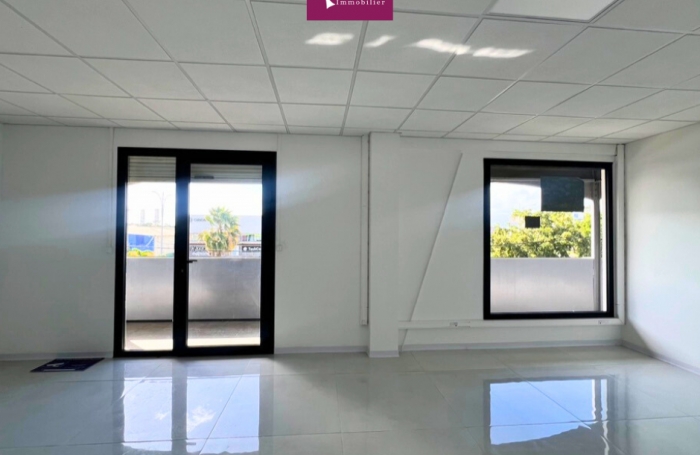 Bureau professionnel r&eacute;nov&eacute; &agrave; louer   35 m2   Jarry