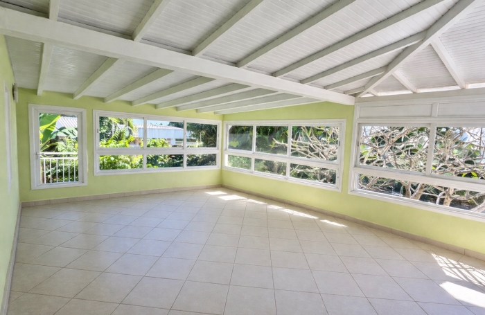 Maison &agrave; vendre Baie-Mahault Guadeloupe 304 m2 usage professionnel ou mixte
