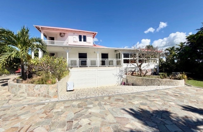 Maison &agrave; vendre Baie-Mahault Guadeloupe 304 m2 usage professionnel ou mixte