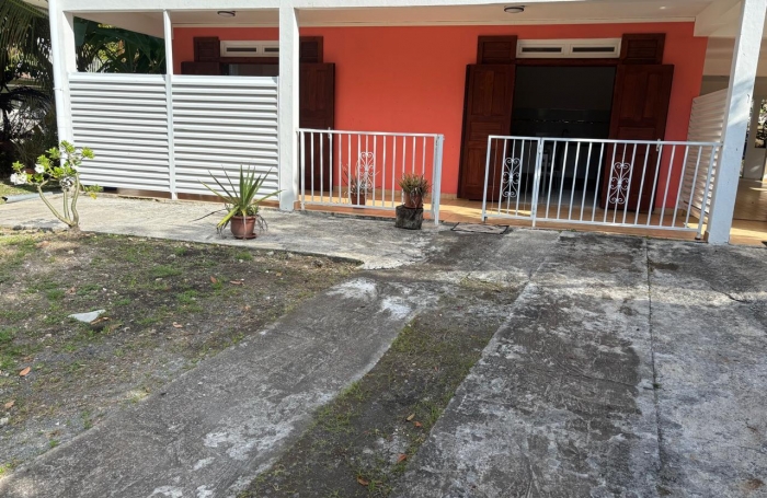 Bas de villa F2 meubl&eacute;   Secteur L&rsquo;Autre Bord