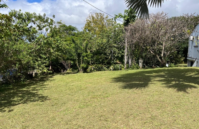 SAINT-CLAUDE - Maison familiale T5 r&eacute;nov&eacute;e avec vue sur La Soufri&egrave;re, grand terrain cl&ocirc;tur&eacute; et revenu locatif