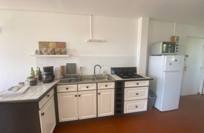 Beau T2 meubl&eacute; avec jolie vue mer