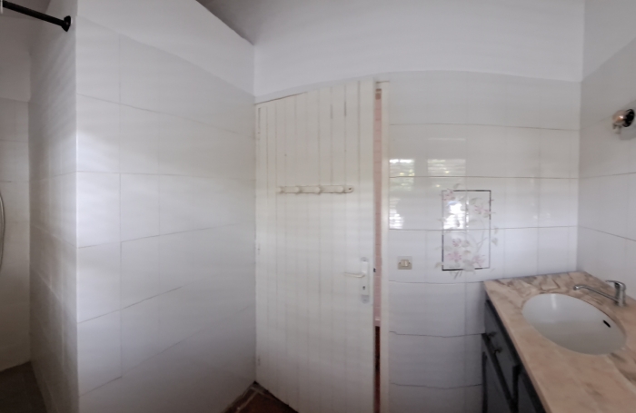 SAINT-CLAUDE-Villa T4 avec jardin, terrasse vue mer et studio ind&eacute;pendant + double garage