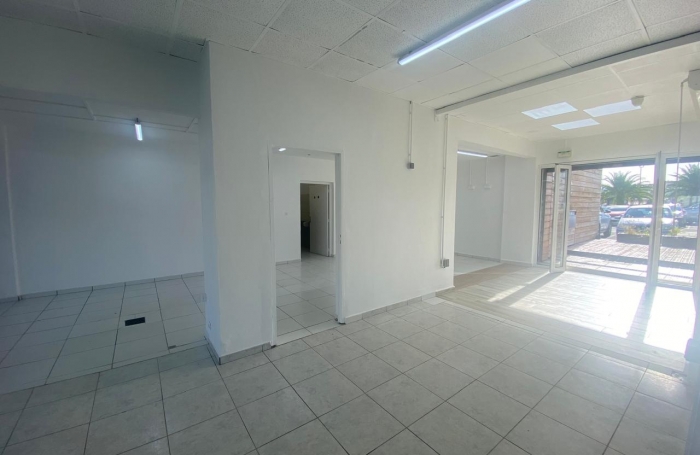 Grand local commercial r&eacute;nov&eacute;