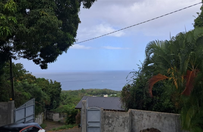 POINTE NOIRE -  Appartement bas de villa T4- Vue mer