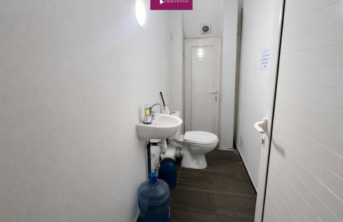 &Agrave; louer - Bureau 15m2 - RDC avec parking - JARRY