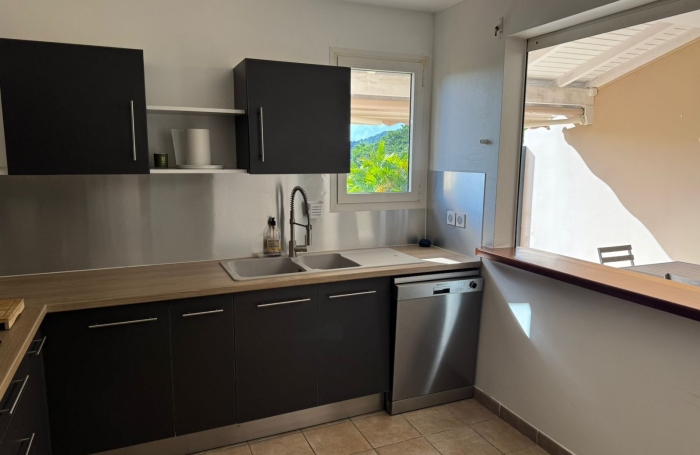 T4 DUPLEX R&Eacute;NOV&Eacute;   R&eacute;sidence avec Piscine, jardinet privatif et vue exceptionnelle sur les Saintes