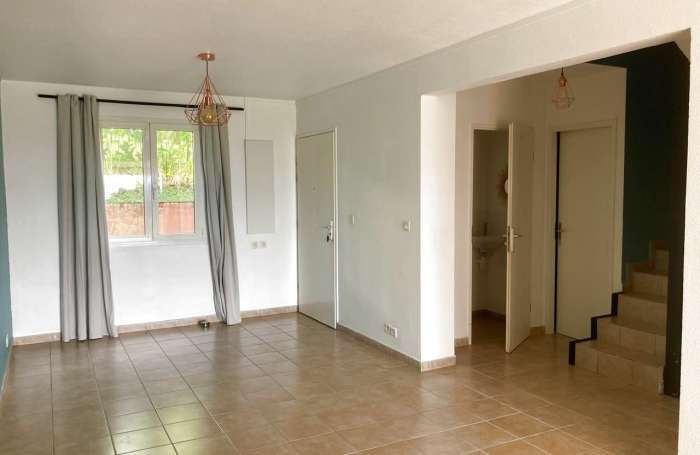 T4 DUPLEX R&Eacute;NOV&Eacute;   R&eacute;sidence avec Piscine, jardinet privatif et vue exceptionnelle sur les Saintes