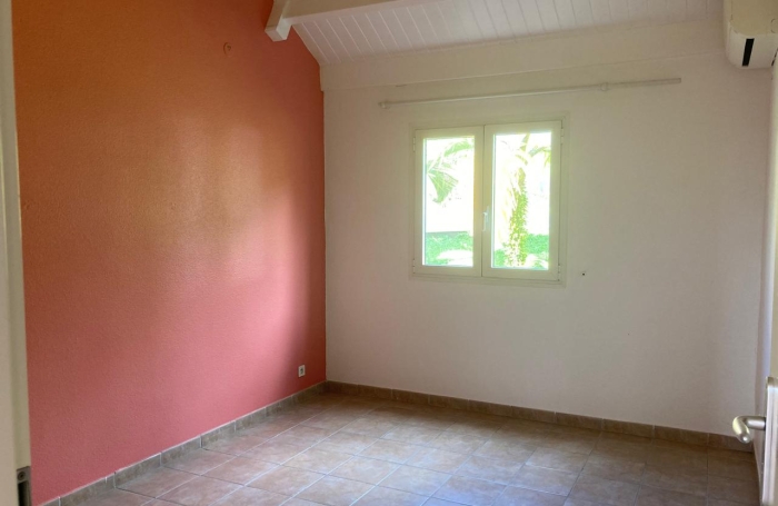 T4 DUPLEX R&Eacute;NOV&Eacute;   R&eacute;sidence avec Piscine, jardinet privatif et vue exceptionnelle sur les Saintes