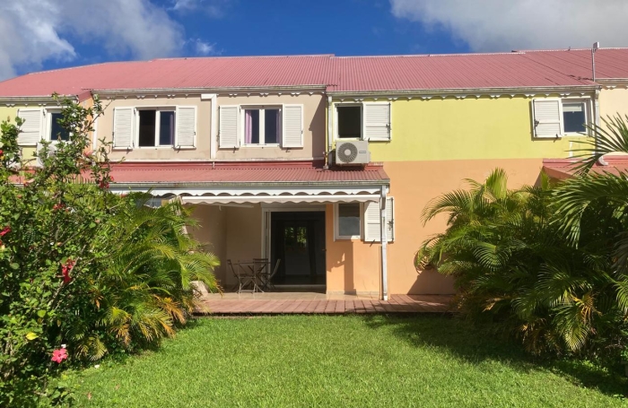 T4 DUPLEX R&Eacute;NOV&Eacute;   R&eacute;sidence avec Piscine, jardinet privatif et vue exceptionnelle sur les Saintes