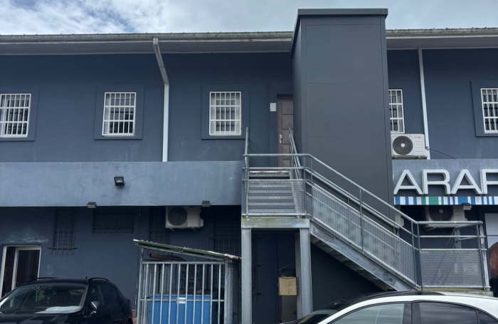 LOCAL COMMERCIAL IDEALEMENT SITUE