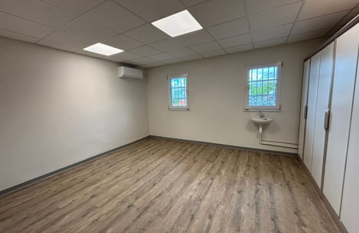 LOCAL COMMERCIAL IDEALEMENT SITUE