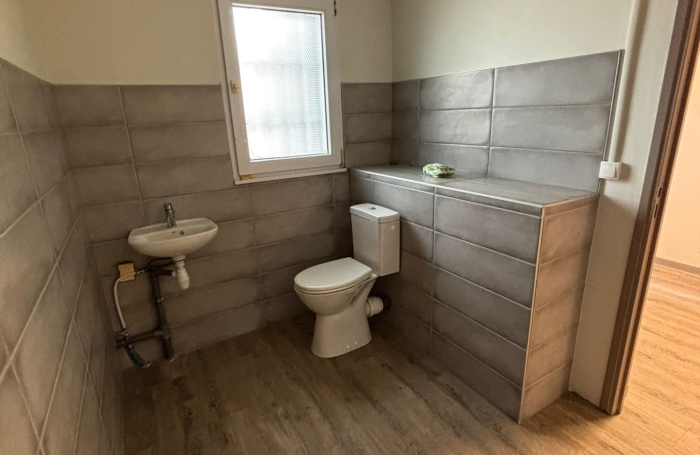 LOCAL COMMERCIAL IDEALEMENT SITUE