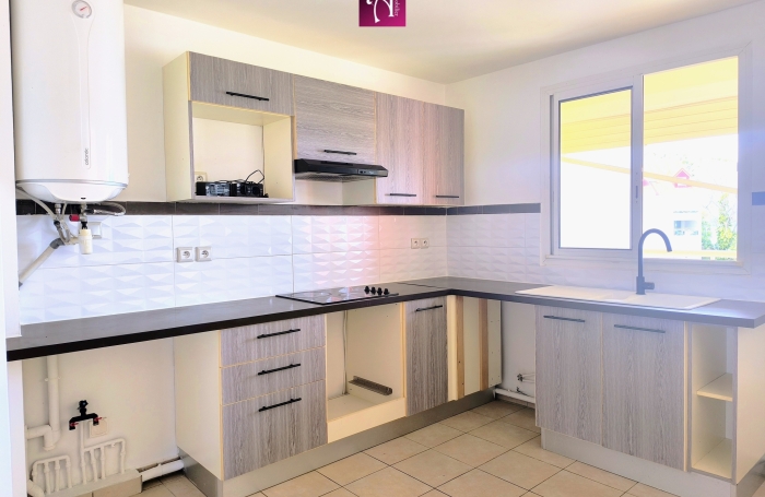 A louer Appartement T4 Duplex vue mer dans une r&eacute;sidence s&eacute;curis&eacute;e avec piscine   -  Petit-Bourg