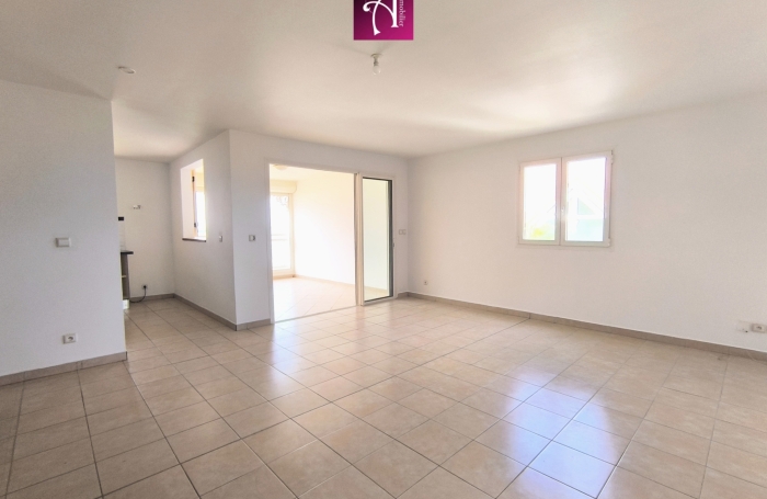 A louer Appartement T4 Duplex vue mer dans une r&eacute;sidence s&eacute;curis&eacute;e avec piscine   -  Petit-Bourg