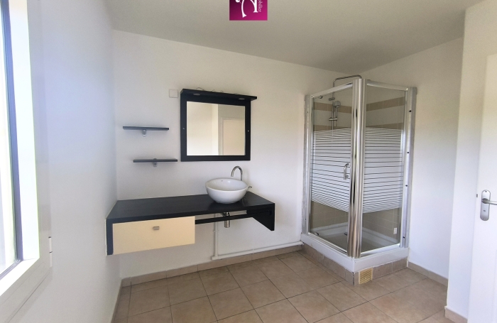 A louer Appartement T4 Duplex vue mer dans une r&eacute;sidence s&eacute;curis&eacute;e avec piscine   -  Petit-Bourg