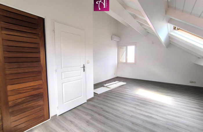 A louer Appartement T4 Duplex vue mer dans une r&eacute;sidence s&eacute;curis&eacute;e avec piscine   -  Petit-Bourg