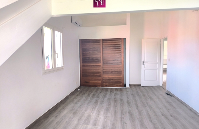 A louer Appartement T4 Duplex vue mer dans une r&eacute;sidence s&eacute;curis&eacute;e avec piscine   -  Petit-Bourg