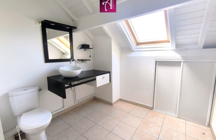 A louer Appartement T4 Duplex vue mer dans une r&eacute;sidence s&eacute;curis&eacute;e avec piscine   -  Petit-Bourg