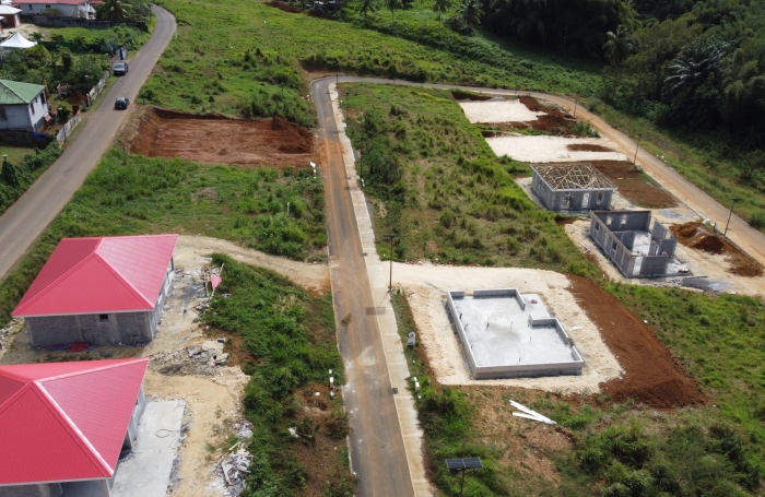 LAMENTIN  TERRAIN 528 M2