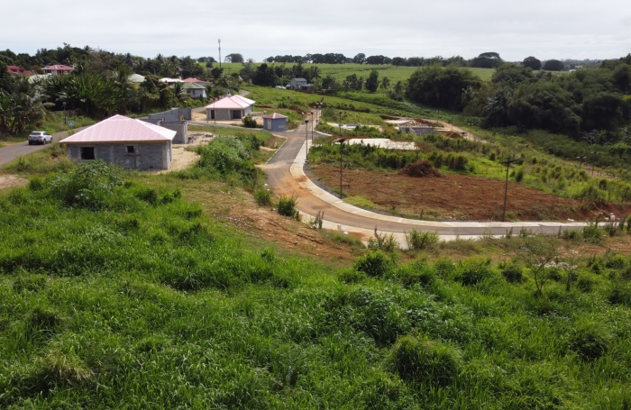 LAMENTIN  TERRAIN 528 M2