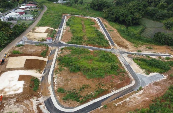 LAMENTIN  TERRAIN 528 M2