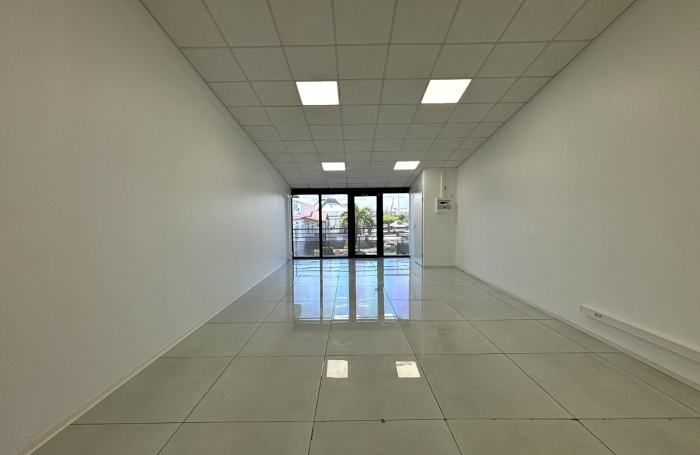 LOCAL COMMERCIAL  - 47m2 - JARRY 97122 BAIE-MAHAULT