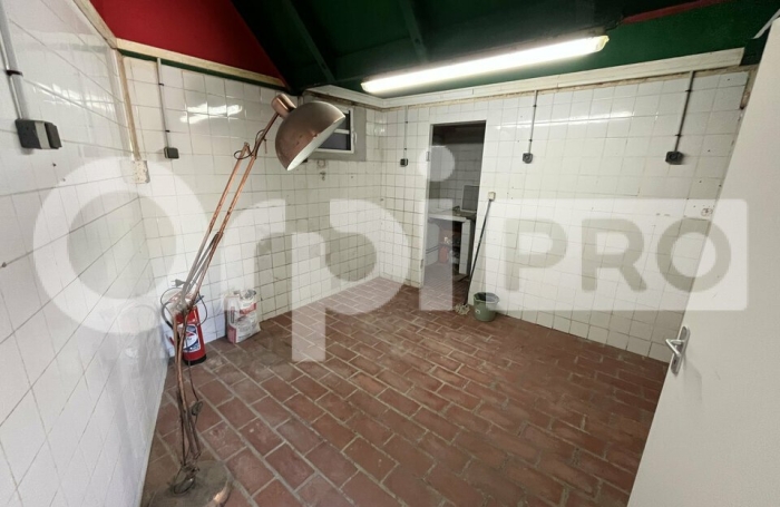 Louez un local commercial en plein milieu de la Marina.