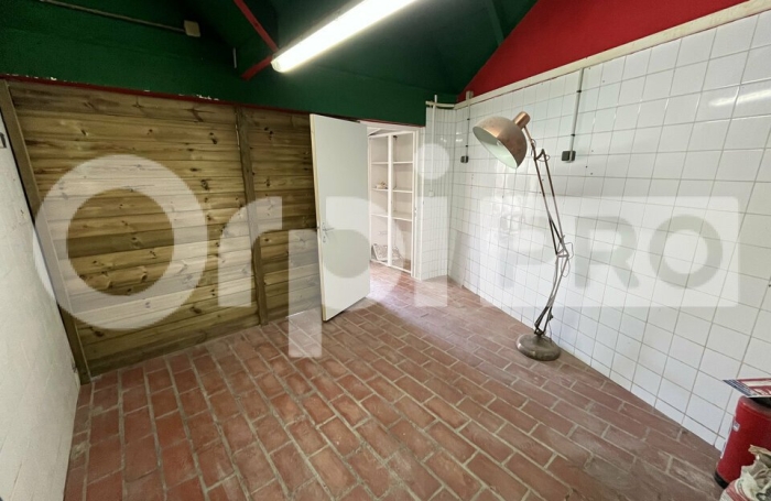 Louez un local commercial en plein milieu de la Marina.