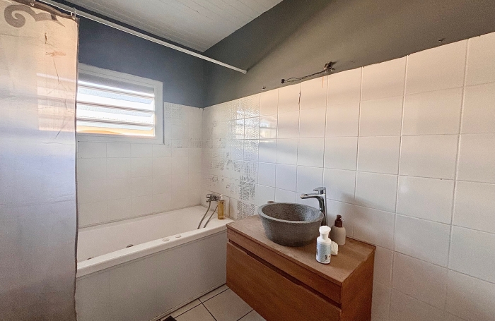 Maison 4 pi&egrave;ces + Mezzanine - Petit-bourg