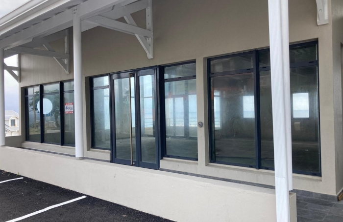 Vieux-Fort   Local pro &agrave; am&eacute;nager   Terrasse vue sur Les Saintes