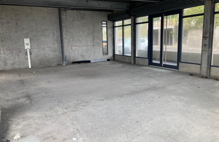 Vieux-Fort   Local pro &agrave; am&eacute;nager   Terrasse vue sur Les Saintes