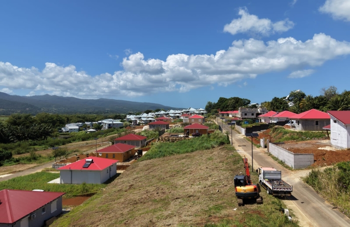 LAMENTIN  TERRAIN 542 M2