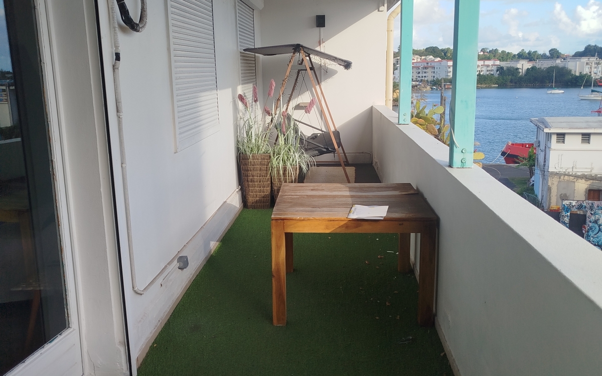  POINTE a PITRE F1 meubl&eacute; &eacute;tat neuf VUE MER  130000&euro;FAI