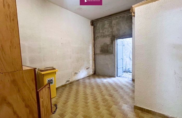 &Agrave; louer - Local commercial 100m2 - March&eacute; aux &eacute;pices - Pointe-&agrave;-Pitre